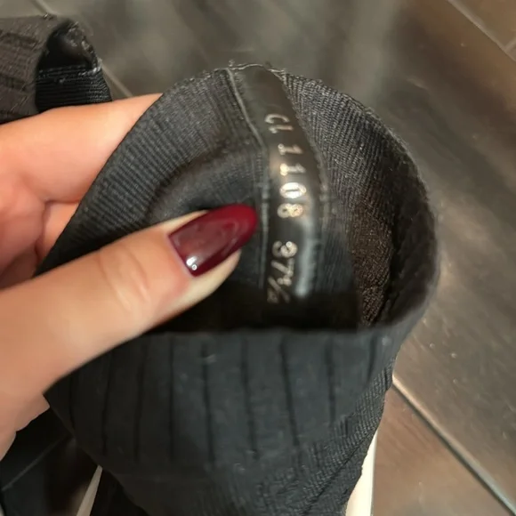 Louis Vuitton sneakers size 7.5 - Picture 6 of 6